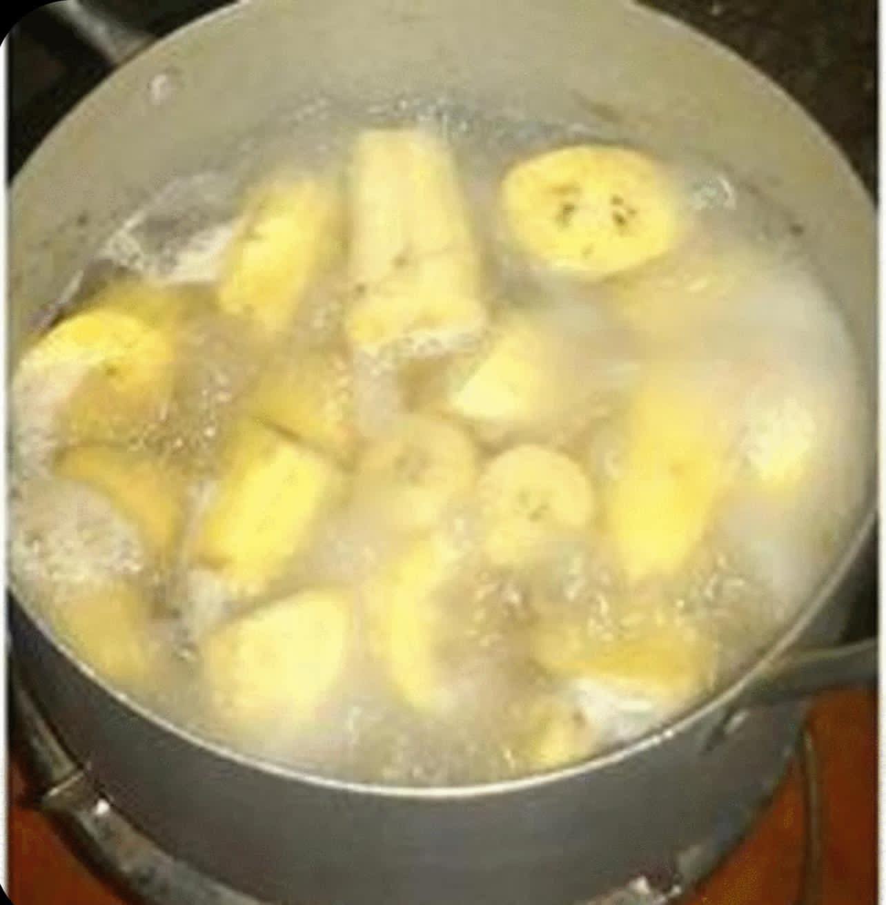 Boil bananas before bed, drink the liquid and you will not believe what happens to your sleep